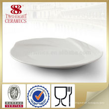 Plato de porcelana blanca plana de cerámica placa de cena ovalada ondulada venta caliente